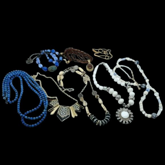 LOT OF 8 VINTAGE NECKLACES 1950s, 60s, 70s, 80s, 90s GOOD CONDITION - Picture 1 of 4